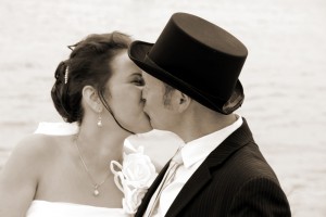 Hochzeitstag unser Kuss am Strand - nach drei Jahren Ehe denke ich an unsere Hochzeit und die kommenden Hochzeitatage