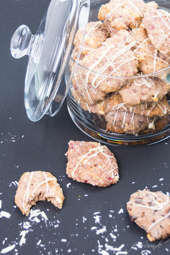 feierSun.de zeigte heute leckere Himbeer Cookies mit (weißer) Schokolade. Ein sommerlich frisches Rezept auf feierSun.de - Familienleben - Lifestyle - Herz