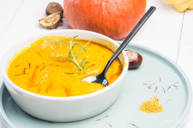 Einfache Kürbissuppe mit Kokosmilch und Curry - feierSun