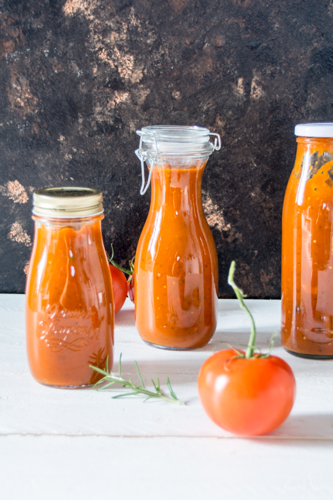 Frische Tomatensoße kannst Du super einfach haltebar machen. Meine Anleitung zum Einkochen in 2 einfachen Varianten auf #feierSun #zumEinkochen #halbarmachen #vakuum #nachhaltigkeit #sonnentomaten