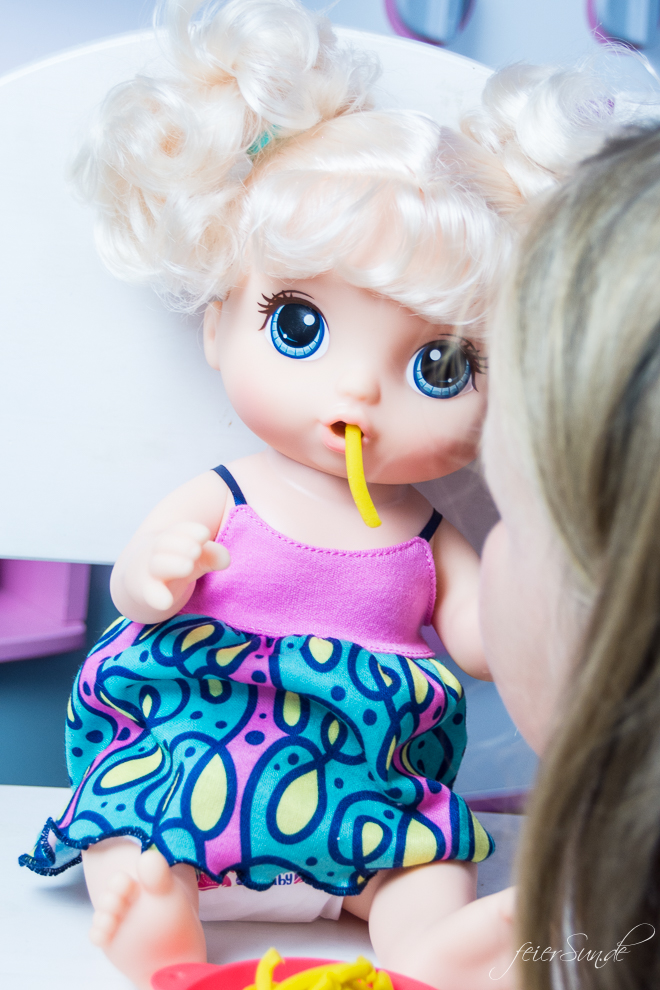 Geschenkidee für Deine Puppenmama: die BabY ALivE bAbY Leckerschmecker. Mädchen spielen gerne und umsorgen und füttern. // Inspiration // #Geschenk #Weihnachten feierSun.de 